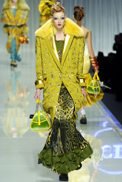 Look 3